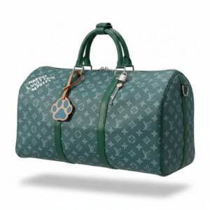 حقيبة سفر لويس فيتون مونوغرام باللون الأخضر مع ميدالية مخلب – Louis Vuitton Green Monogram Dog Paw Travel Duffle Bag