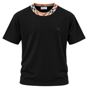 تيشيرت بربري رجالي أسود بياقة كاروهات وشعار مطرز – Burberry Black T-Shirt