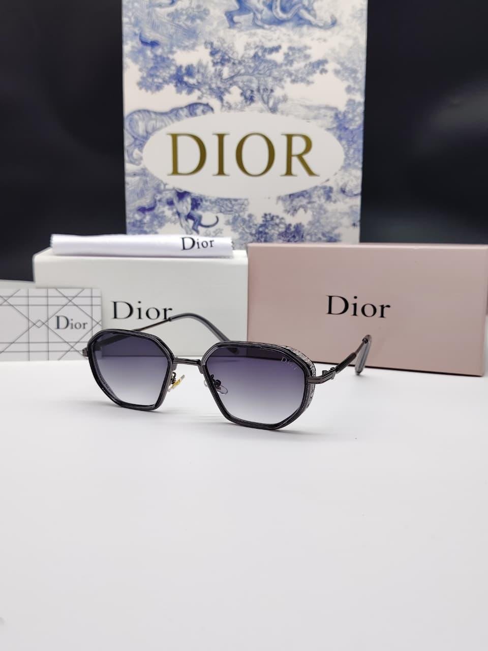 نظارة شمسية ديور بإطار مضلع أسود وعدسات رمادية متدرجة – Dior Geometric Black Sunglasses