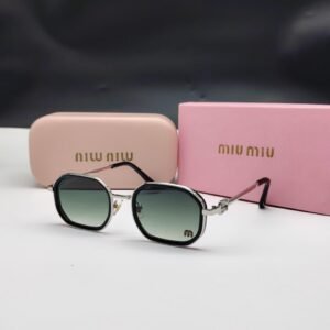 نظارات شمسية ميو ميو فضية وسوداء بإطار هندسي مستطيل وعدسات زتي/رمادي متدرج Miu Miu Silver & Black Rectangular Green Gradient Sunglasses